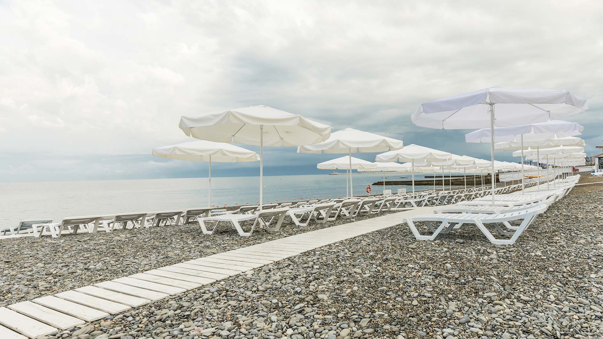 zhemchuzhina beach in sochi